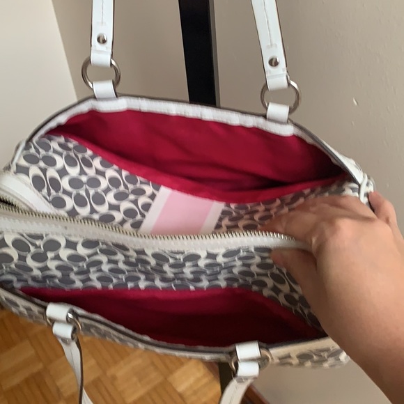 Pink grey and white COACH purse - Picture 4 of 11